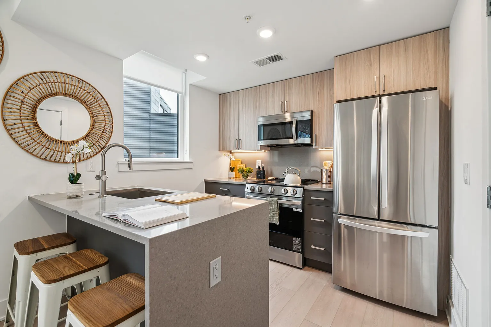 Philadelphia Apartment: 2000 Dreer St