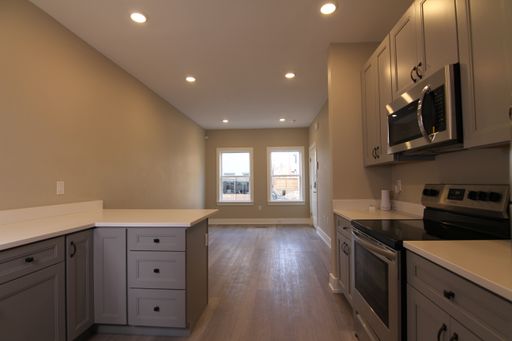 Spacious 2-Bedroom Apartment in South Philadelphia – photo 1