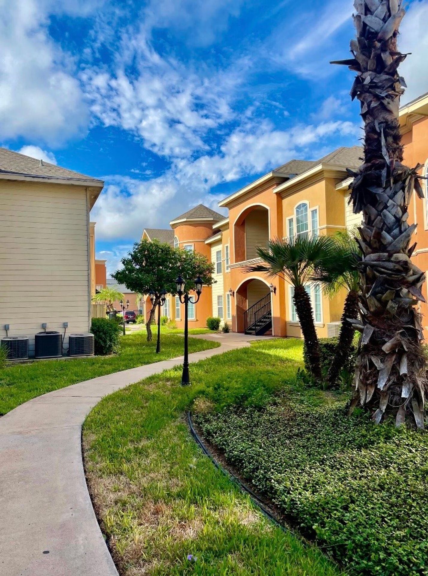 McAllen Apartment: 1001 E Fern Ave, McAllen, TX 78501