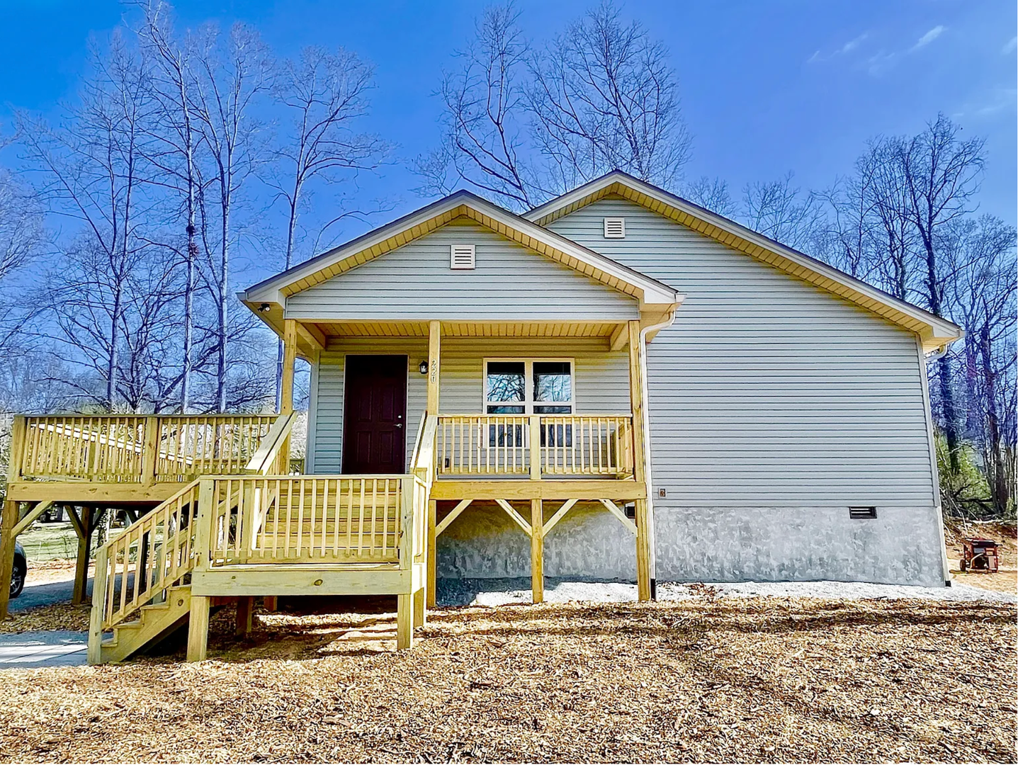 Hendersonville House: 220 Merriman Rd.