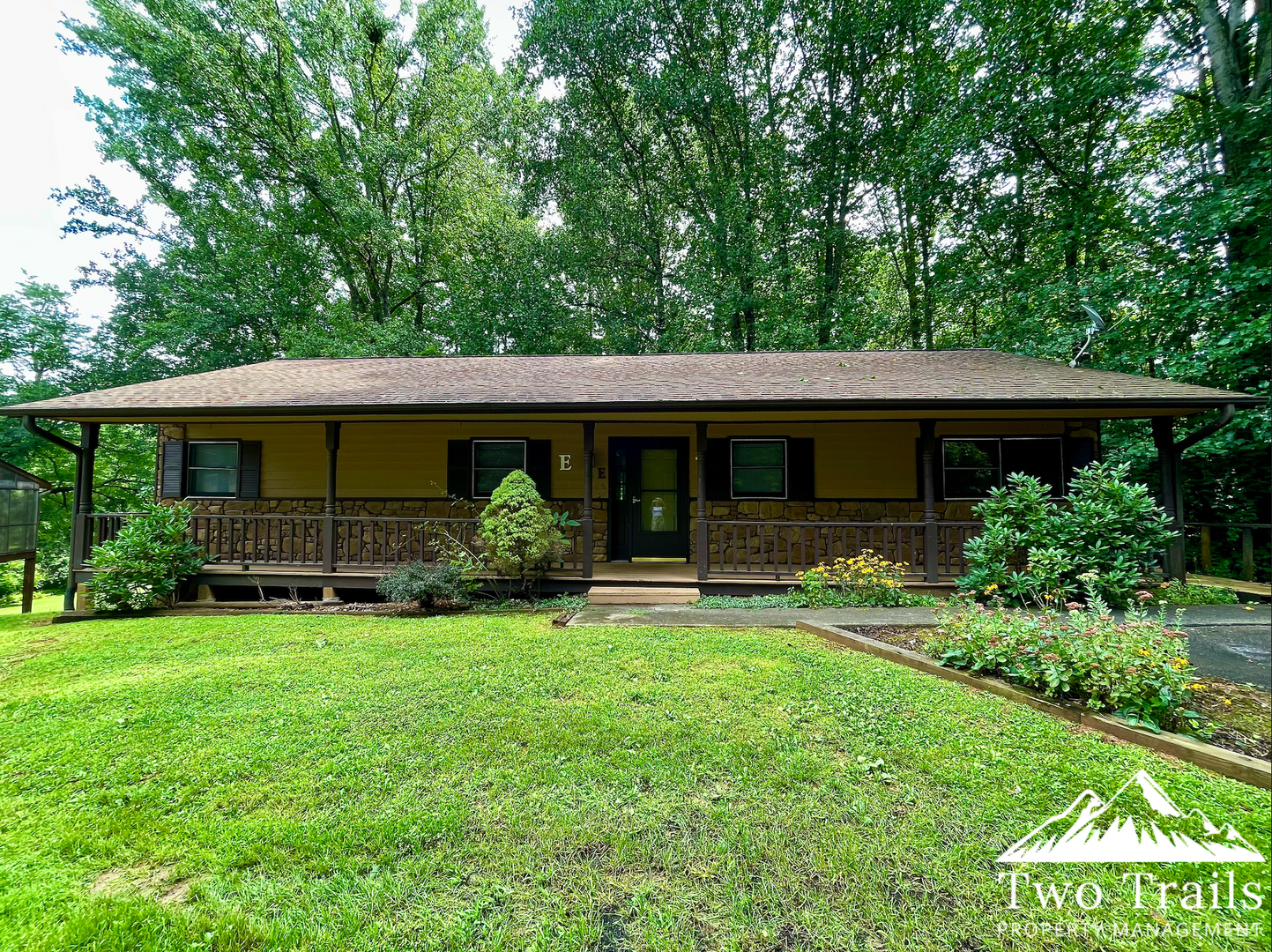 Etowah House: 86 View De Lake Dr.