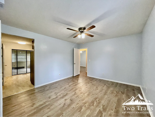 2BED/1.5BATH CONDO WITH LARGE FOUR-SEASON ROOM