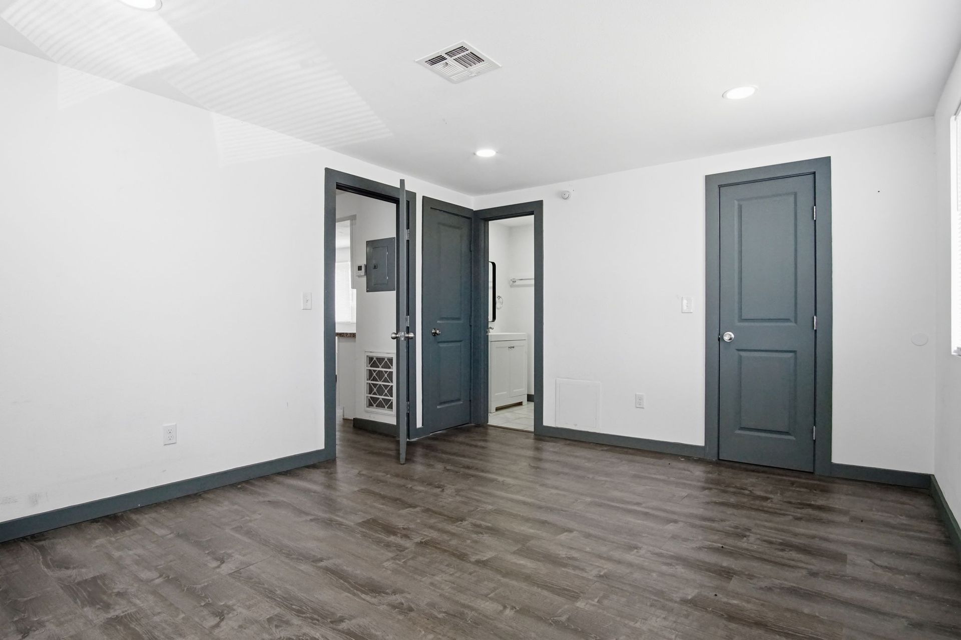 6111 Klein Apartments 1-28 3 of 8