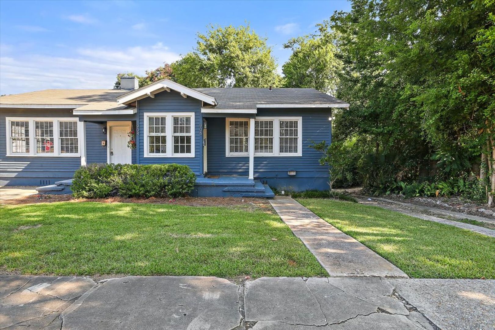 Jackson Apartment: 904/906 Poplar Street