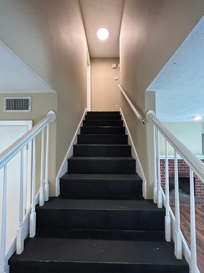 900 Whitworth Street * 7 of 12