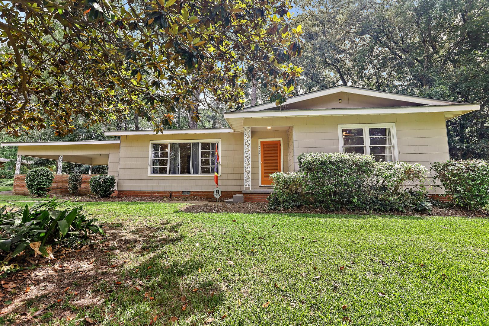 Jackson House: 4364 Manhassett Drive *