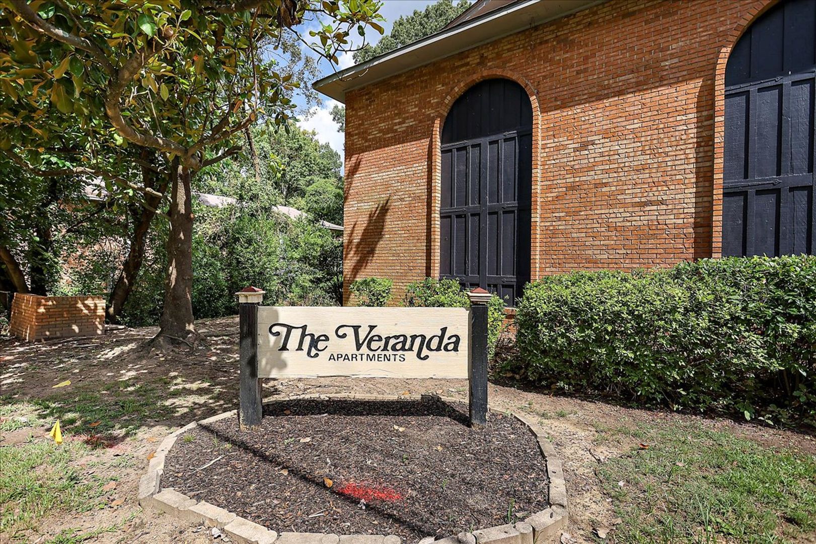 Jackson Apartment: 1140 Greymont Ave