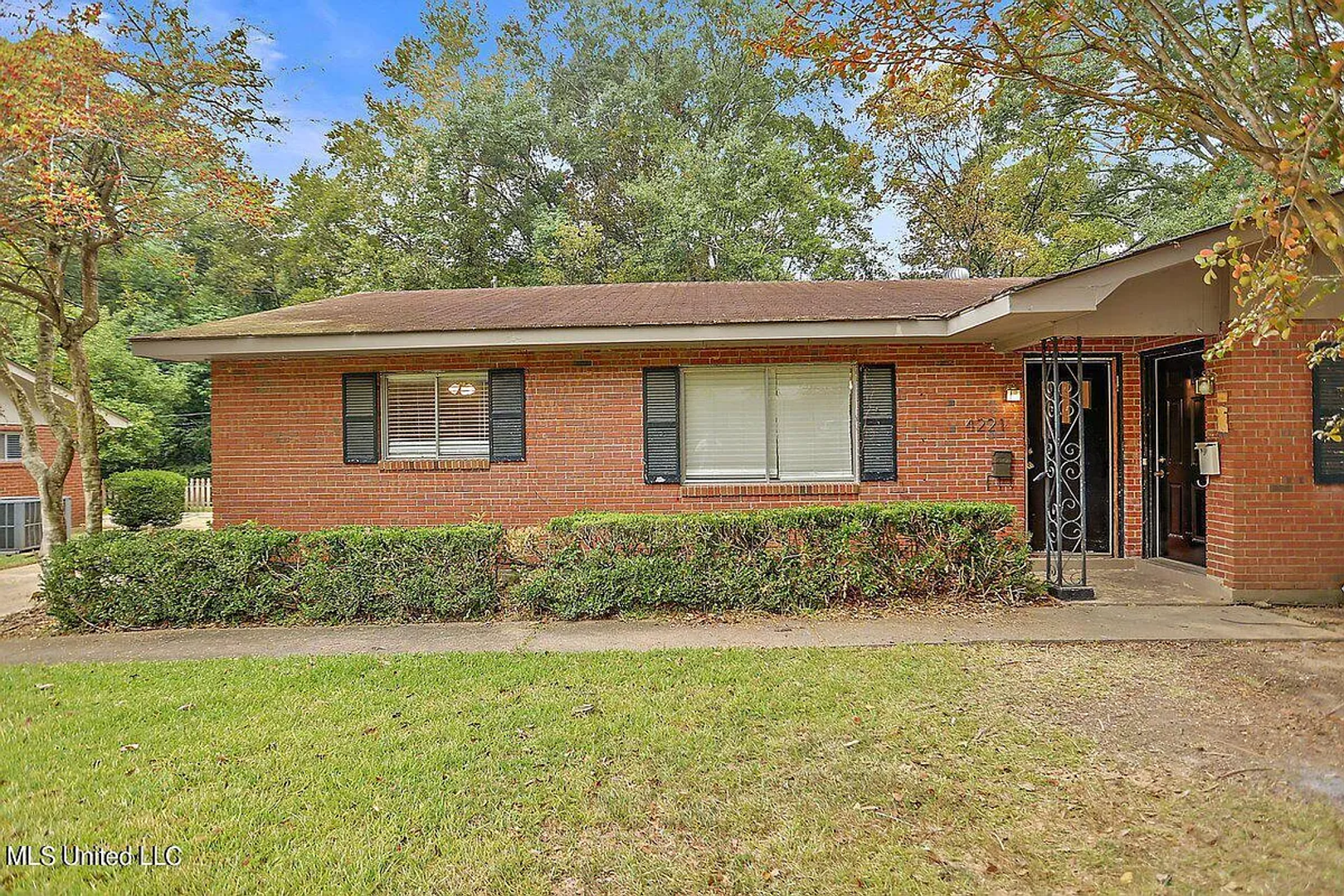 Jackson Apartment: 4221/4223 Hawthorne Court