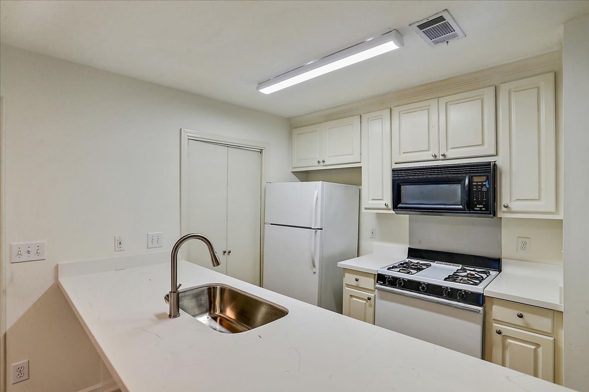 2-Bedroom, 2-Bath Townhome in Brandon 6 of 12