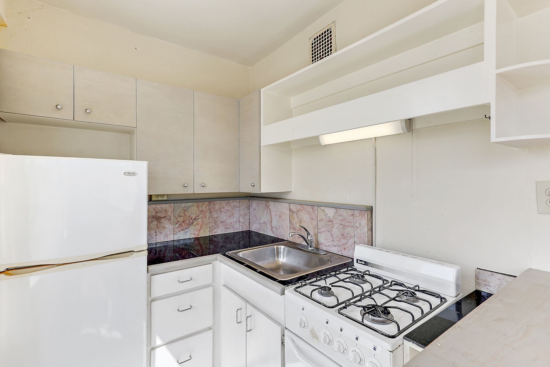One-Bedroom in Belhaven! 5 of 12
