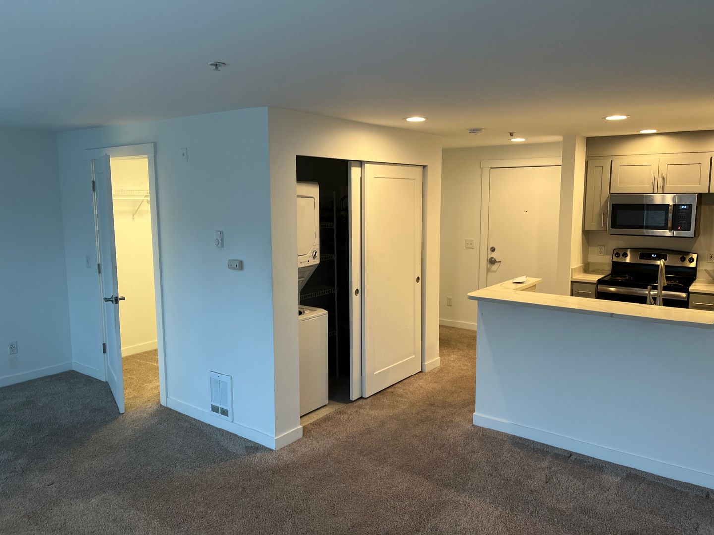 Seattle Apartment: 4815 California Ave SW