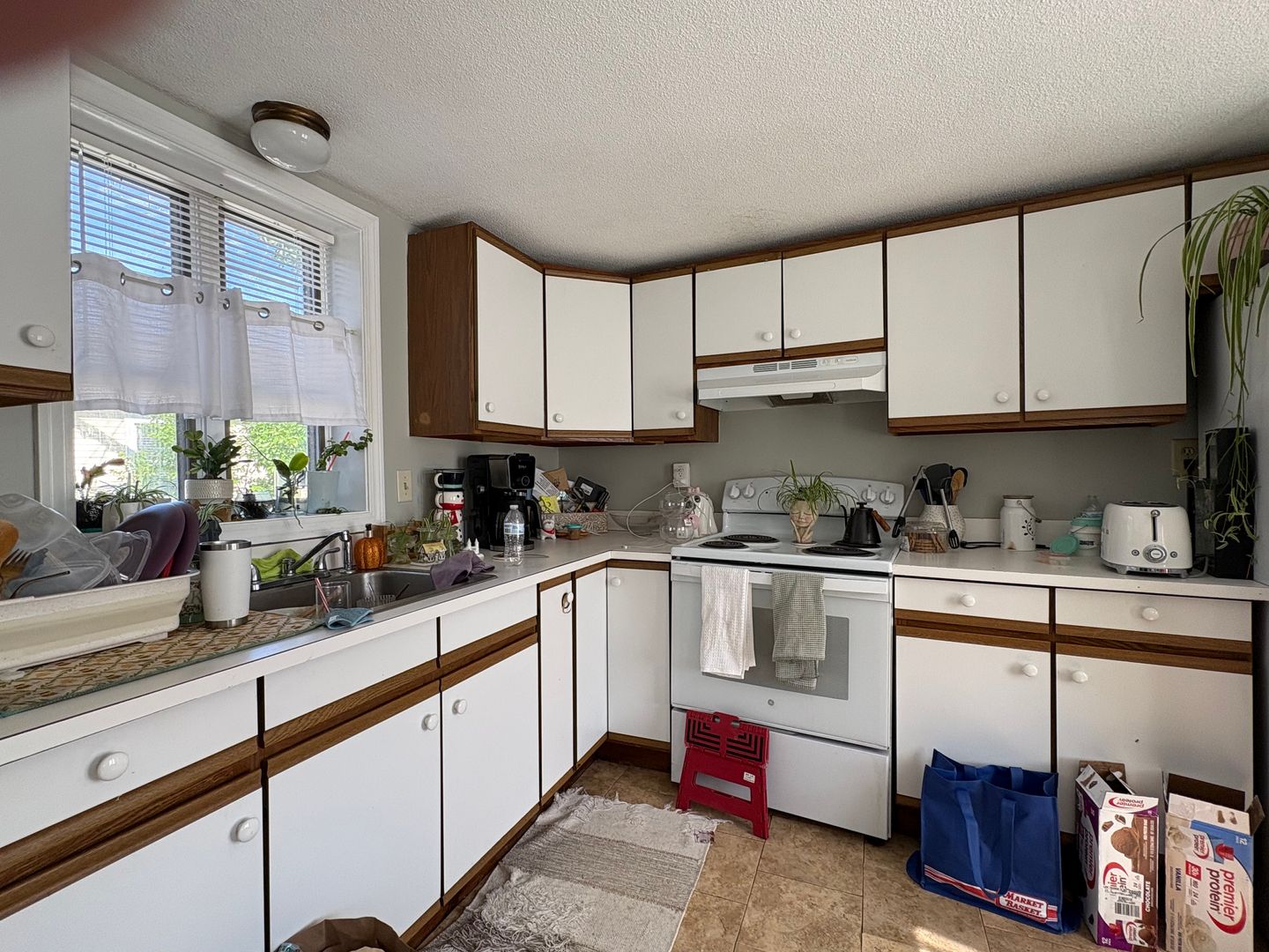 Amesbury Apartment: 50 Friend Street