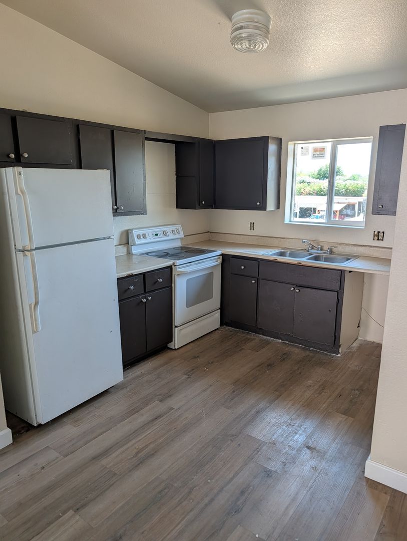 Mesa Apartment: 845 E Mahoney Ave