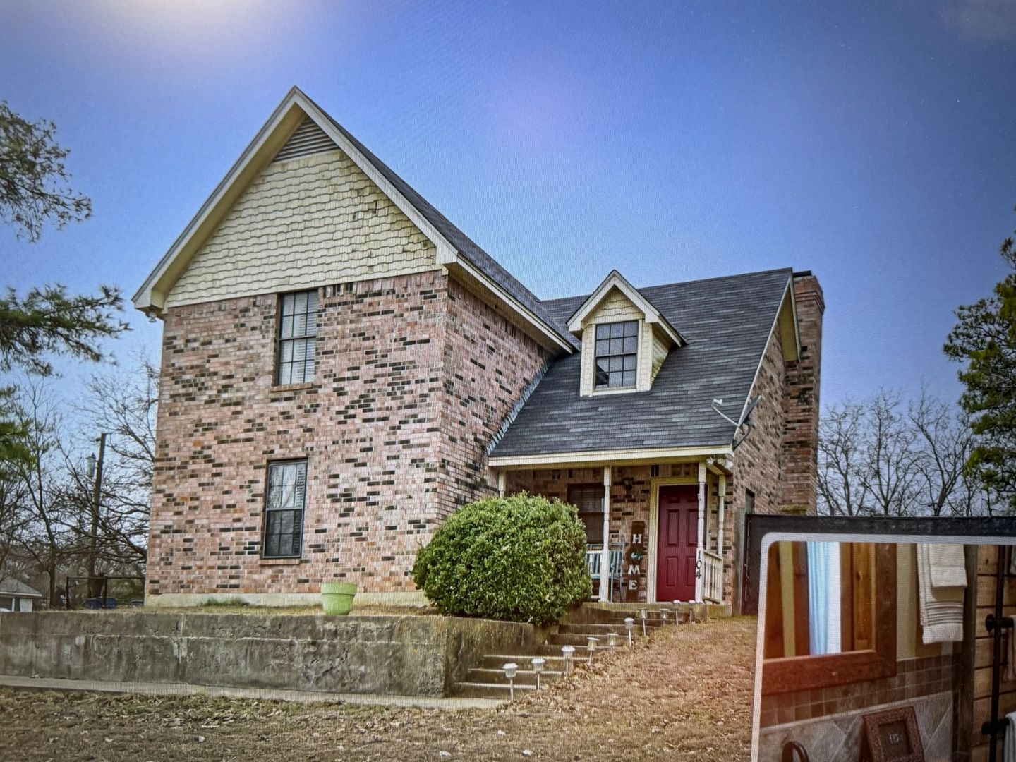 Alvarado House: 104 S. Parkway Dr.