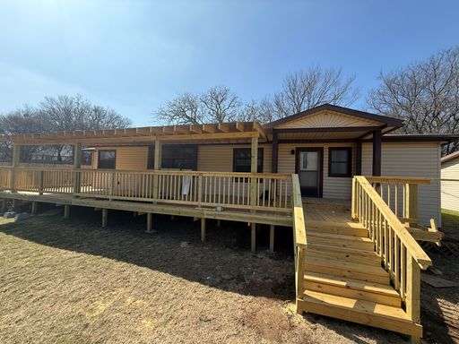 MOVE IN SPECIAL $800 OFF 1ST FULL MONTHS RENT!!! Gated area 3/2 Granbury – photo 1