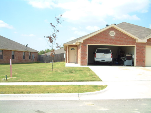 Super nice full brick 3/2/2 Close to schools and shopping!! – photo 1