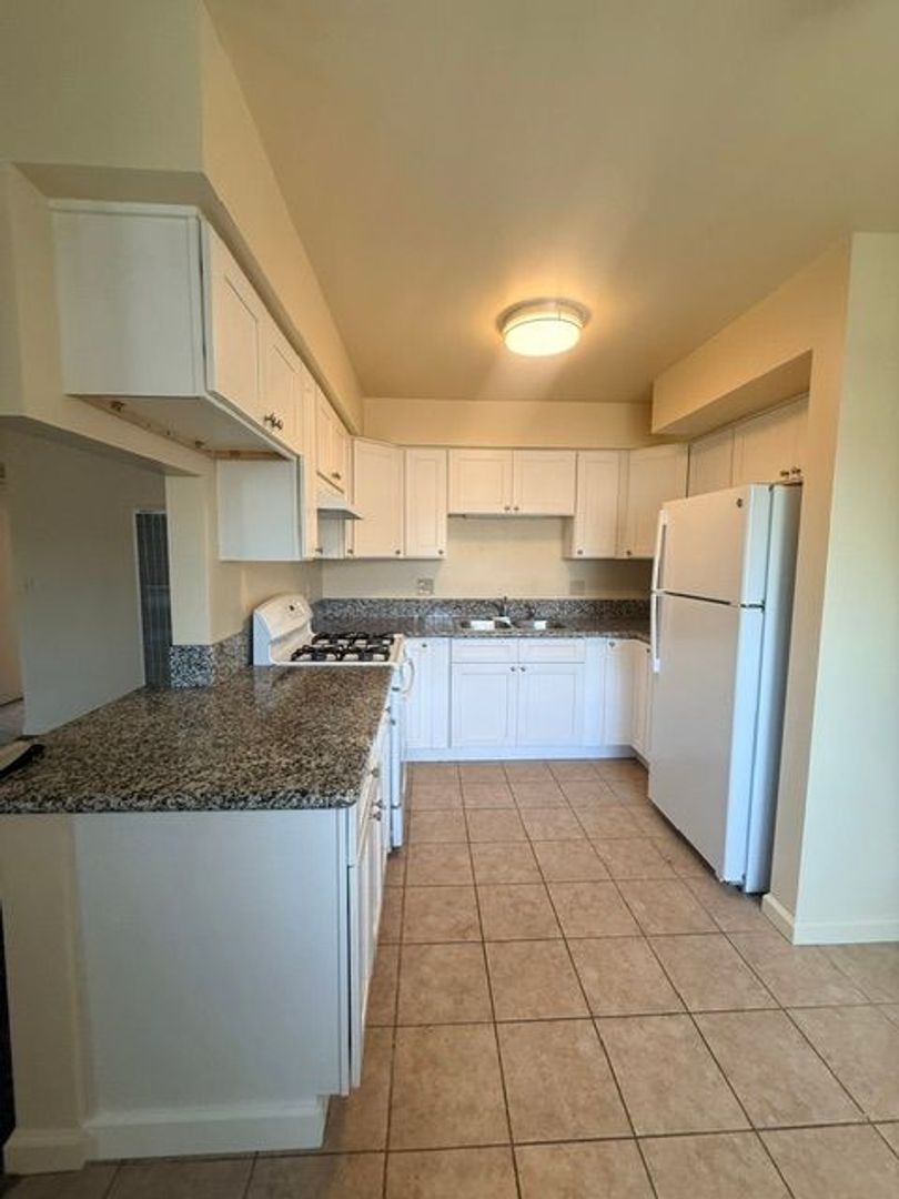 Chula Vista Apartment: 591 "D" St, Units A-L