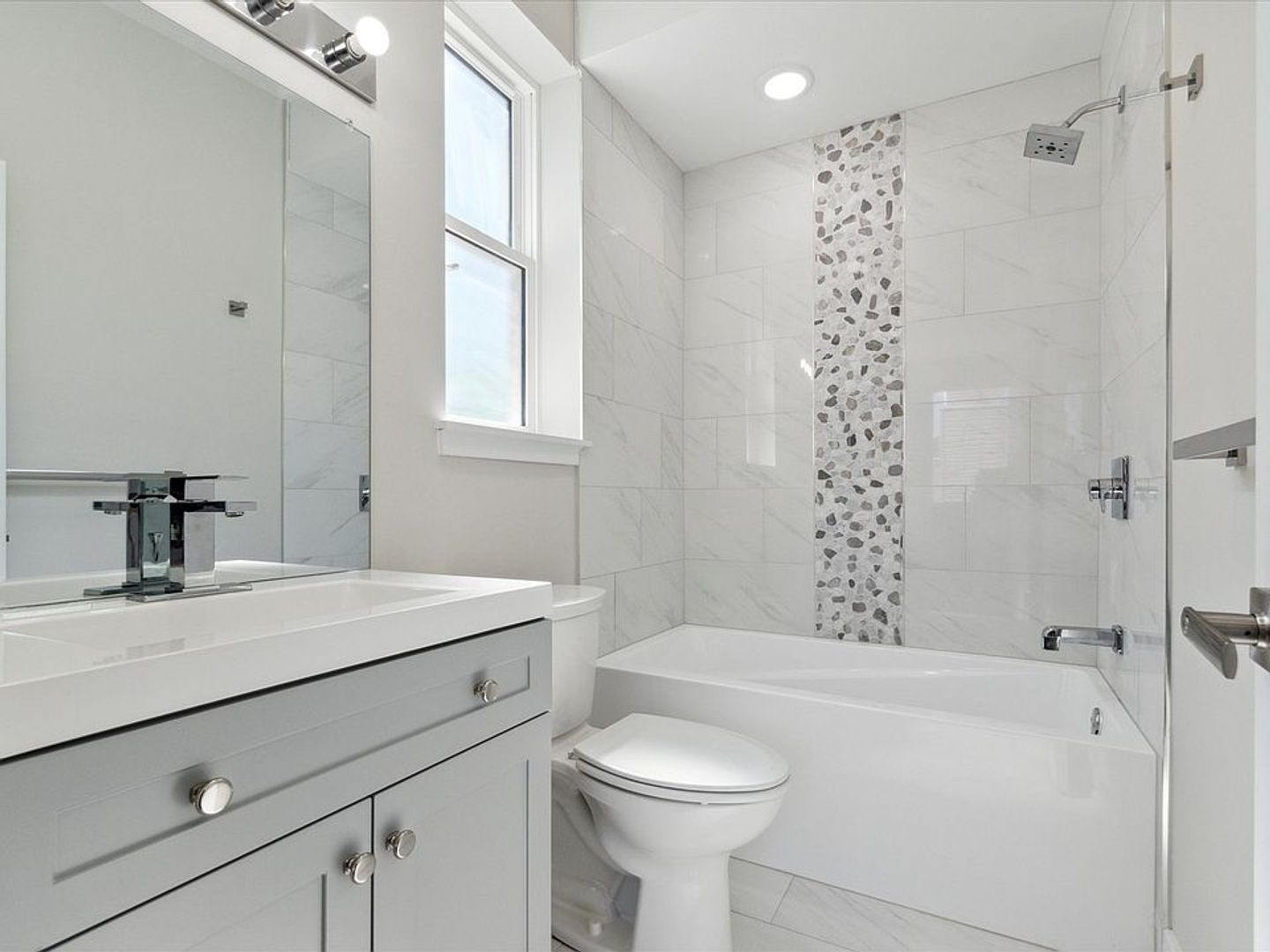 Philadelphia Apartment: 723 North 35th Street