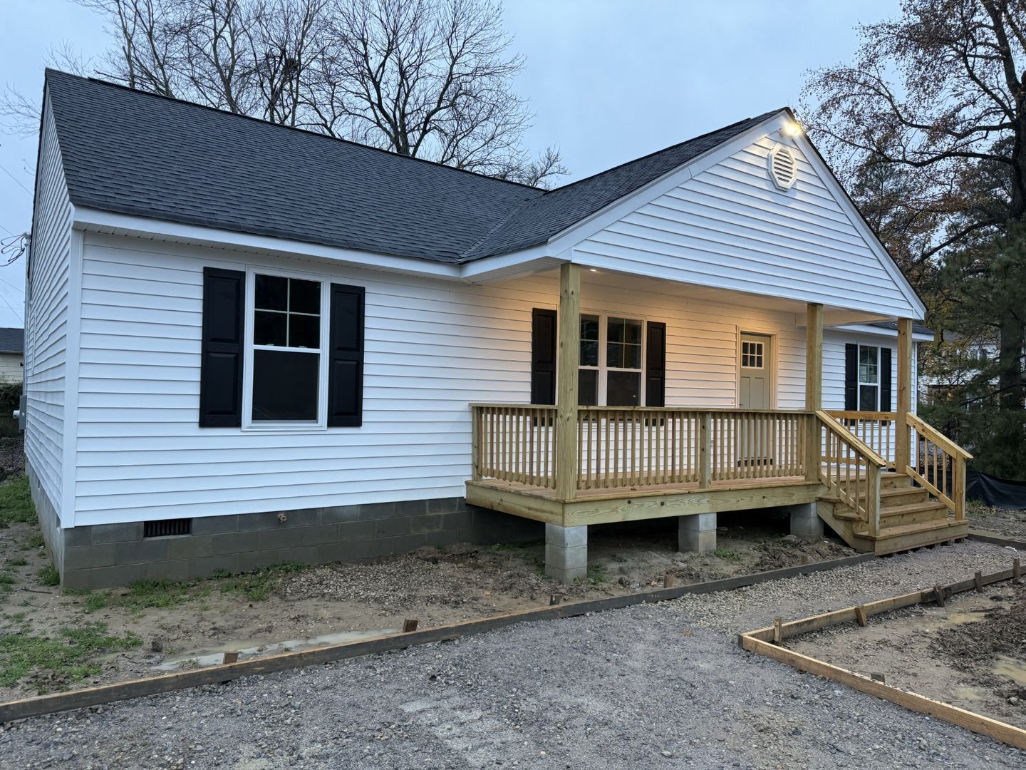 Colonial Heights House: 325 Yorktown Drive