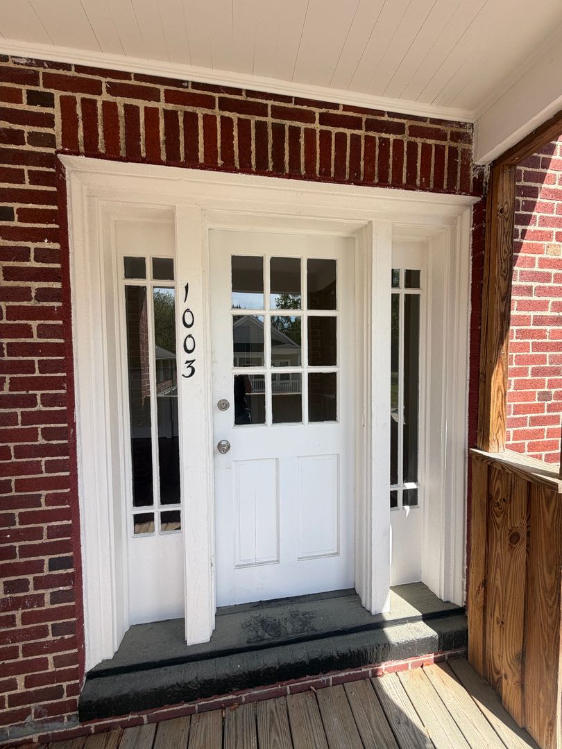 Hopewell Townhome: 1003 Bank Street