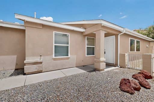 Beautiful Three-Bedroom Home in Southeast Albuquerque – photo 1