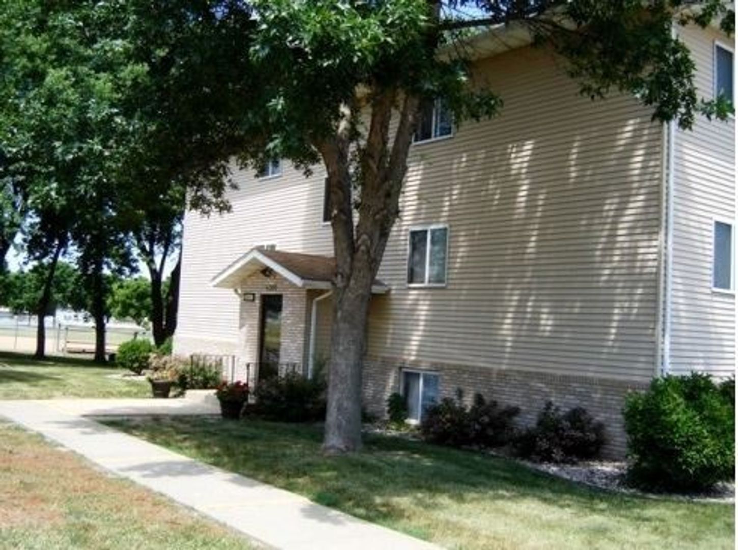 Sioux Falls Apartment: 4300 E. 18th St.