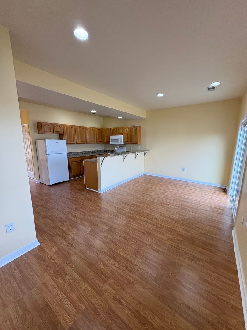 Falling Waters Apartment: Santa Fe Ct