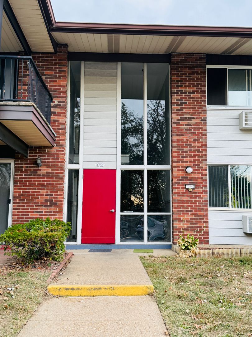 Hazelwood House: 8755 Sieloff Dr.
