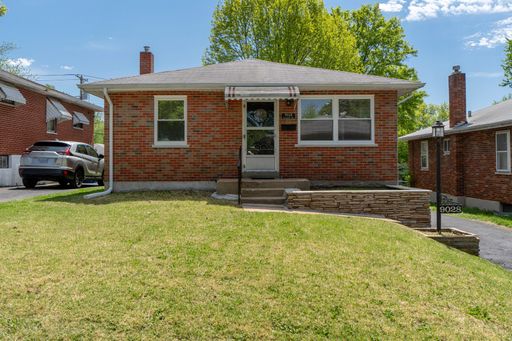 Darling 2 Bedroom Bungalow! – photo 1