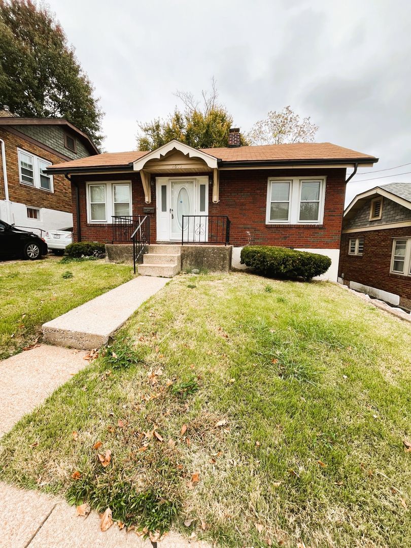 Saint Louis House: 7603 Santa Monica Ave.