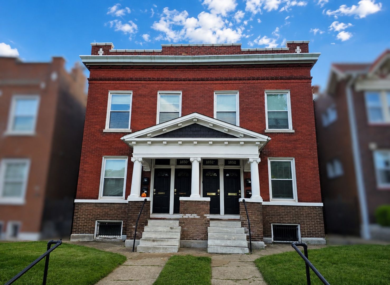 Saint Louis Apartment: 1830-1832 Russell Blvd.