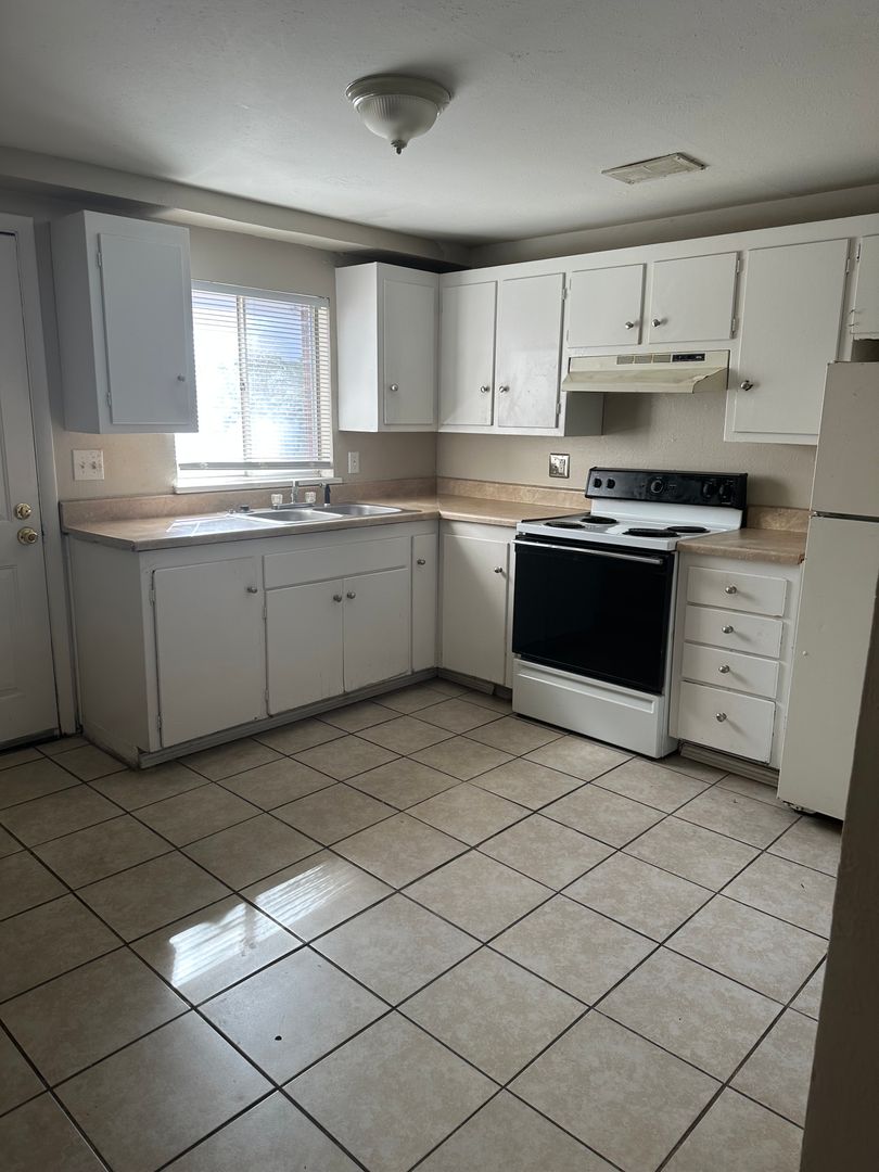 Westminster Apartment: 4050 - 4066 W 76th Ave