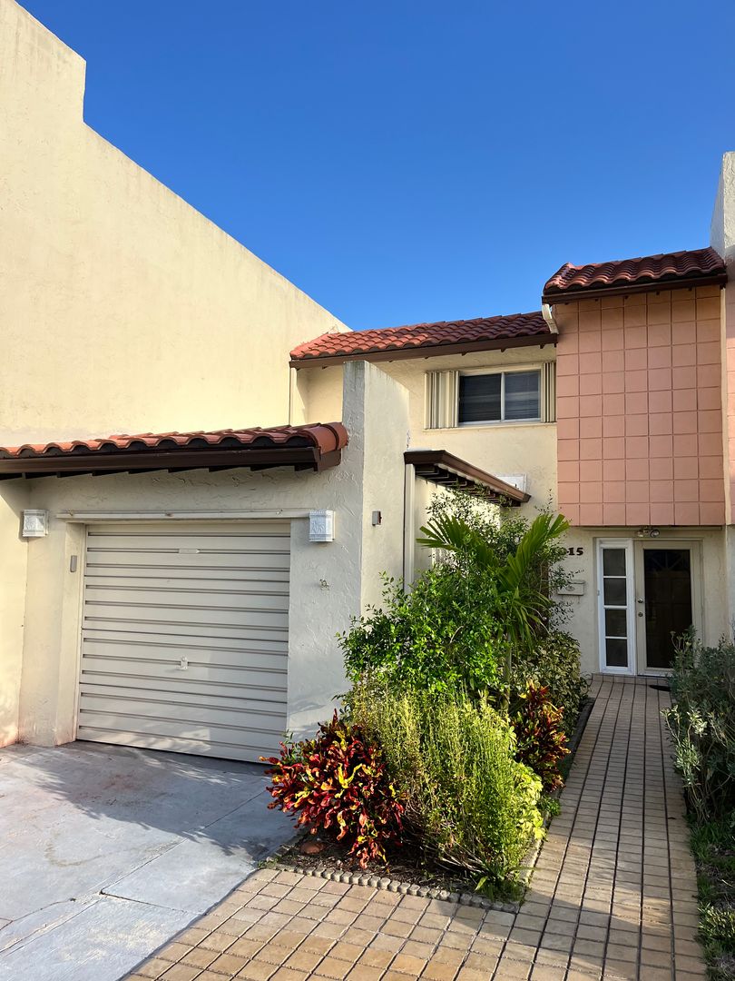 Indian Harbour Beach House: 1015 Ashley Ave