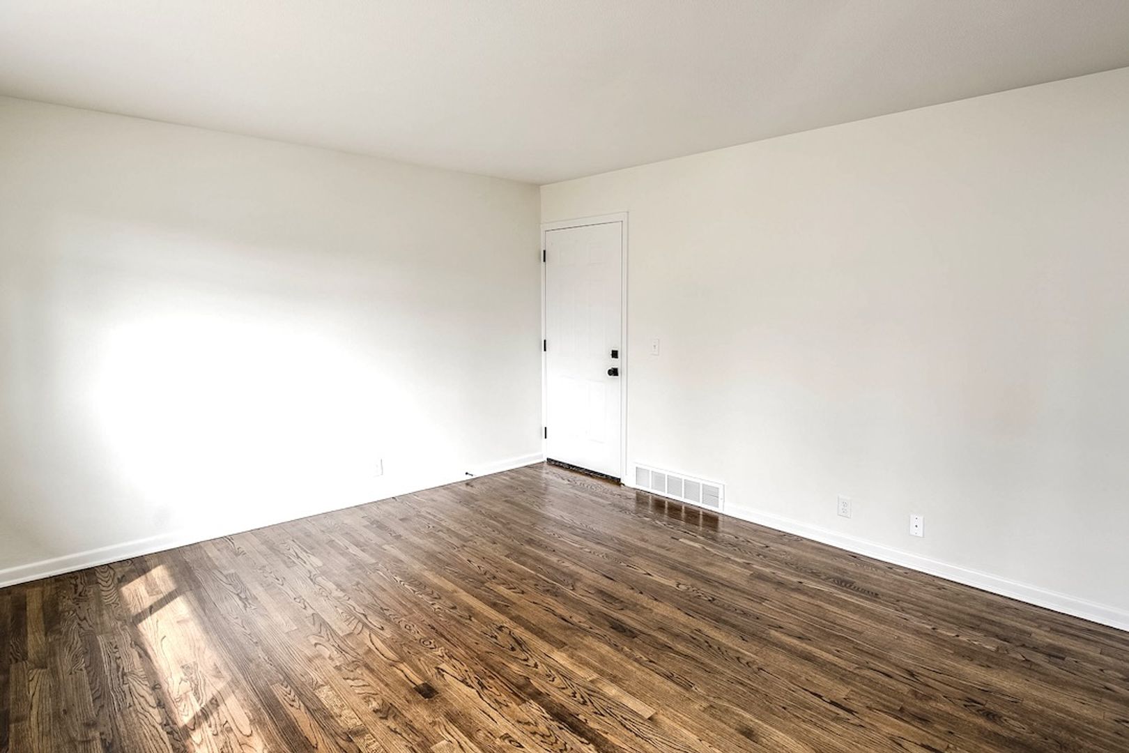 Modern 1-Bed and 1-Bath Apartment in Dundee! 6 of 12