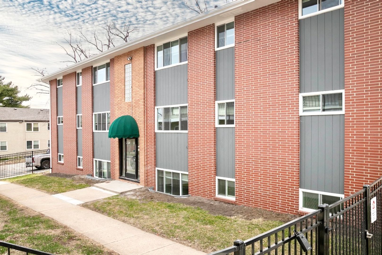 Modern 1-Bed and 1-Bath Apartment in Dundee! 9 of 11