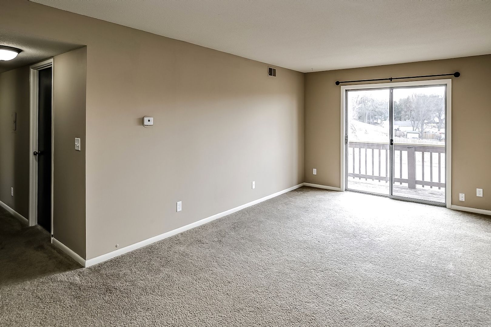 Bellevue Apartment: 507 Gaslight Lane