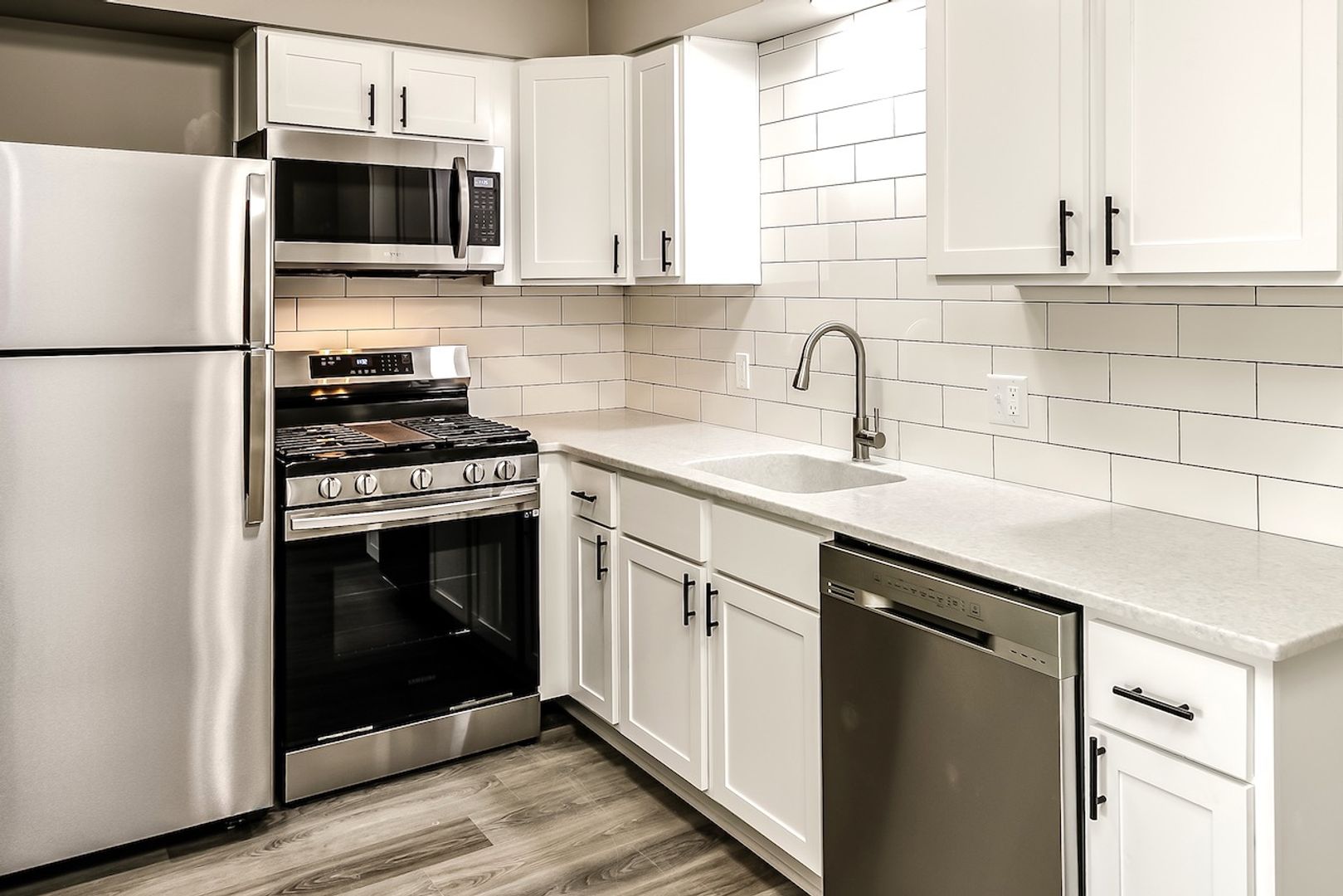 Bellevue Apartment: 507 Gaslight Lane