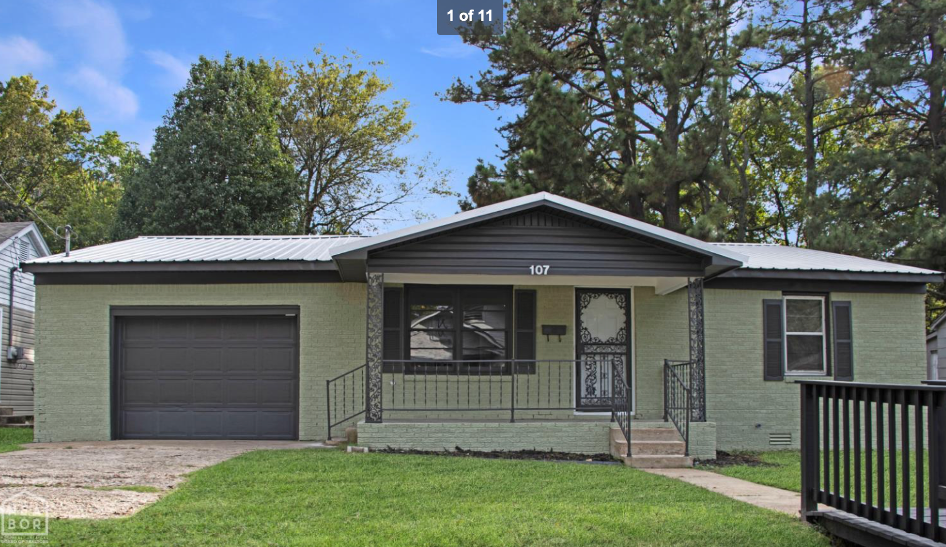 Harrisburg House: 107 E Elm