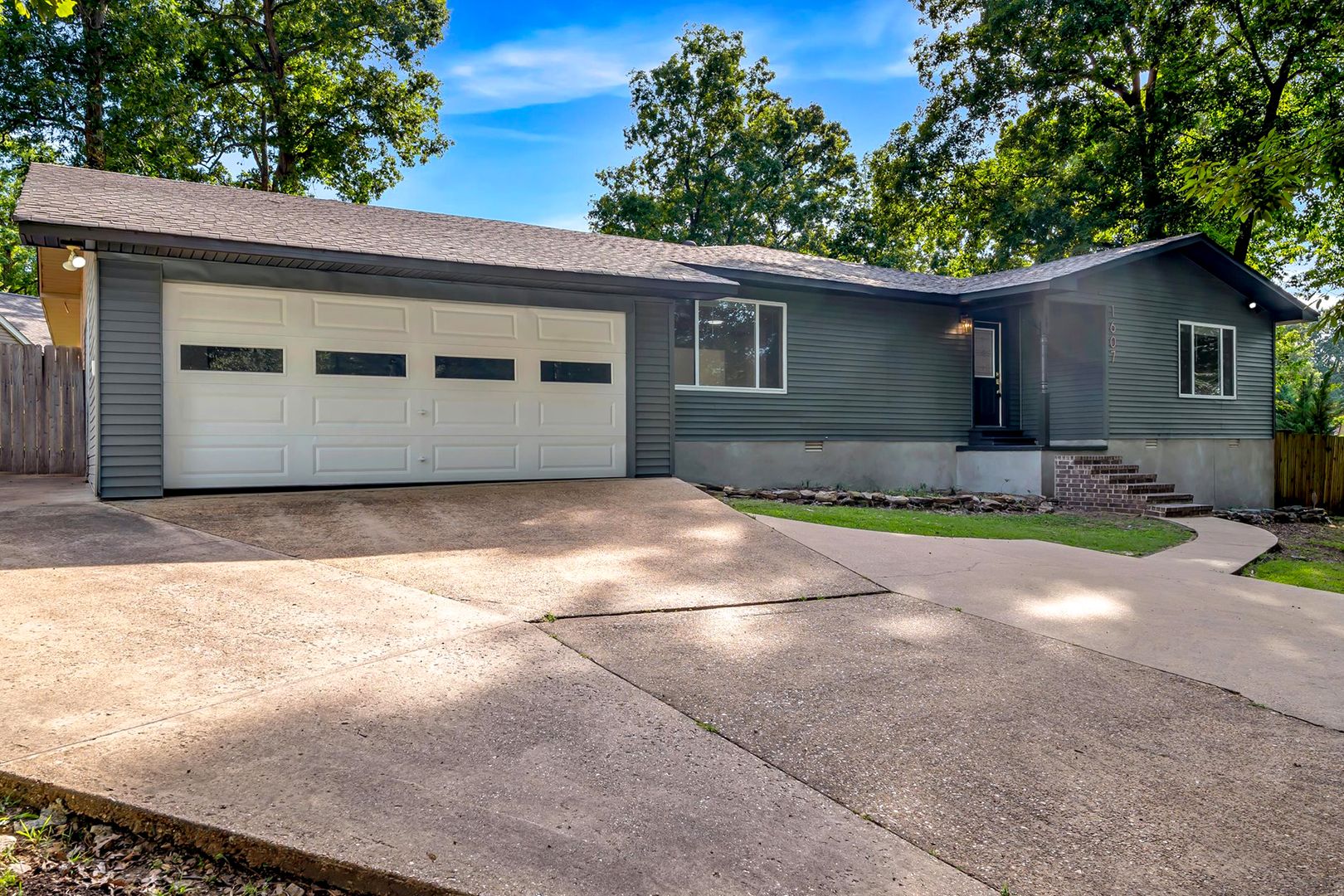 Jonesboro House: 1607 Merrywood Cv