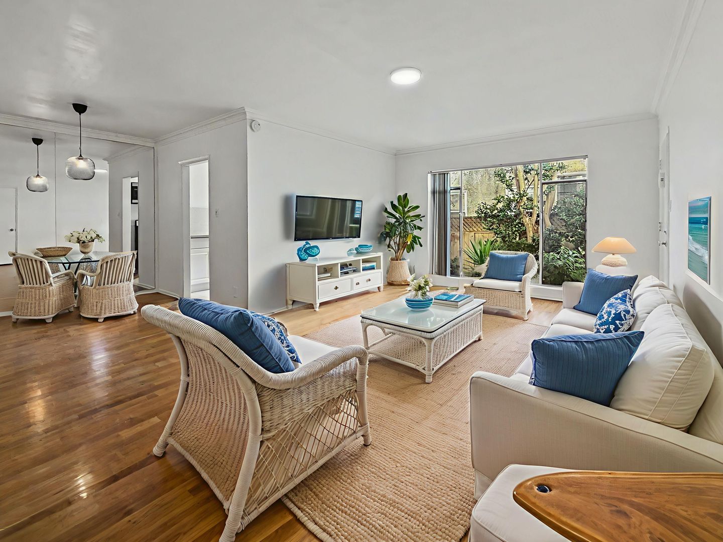 Beverly Hills Apartment: 328-330 S. Doheny Drive