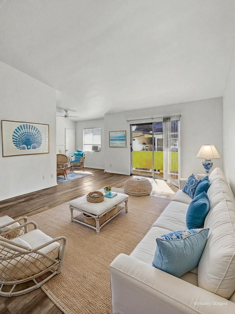 Los Angeles Apartment: 1245 S. Brockton Ave