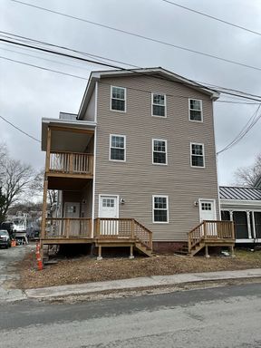 Beautiful 2-3 bedroom apartment on Elm St