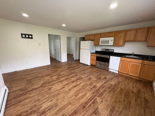 Cute 3-4 Bedroom Apartment in Keene NH!