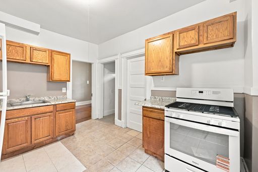 Updated 3BR Apartment in Forest Park – photo 1