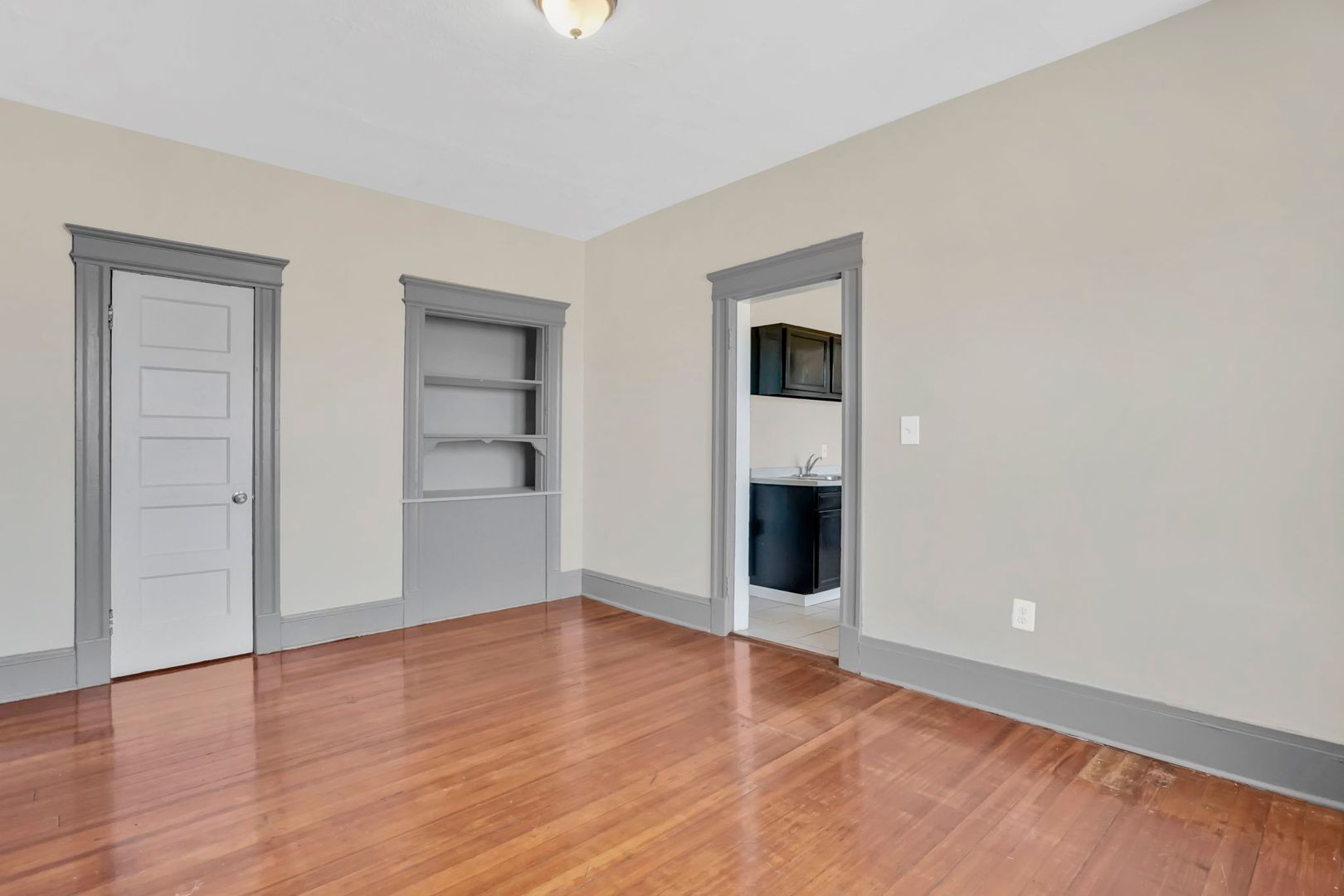 Springfield Apartment: 144 White Street