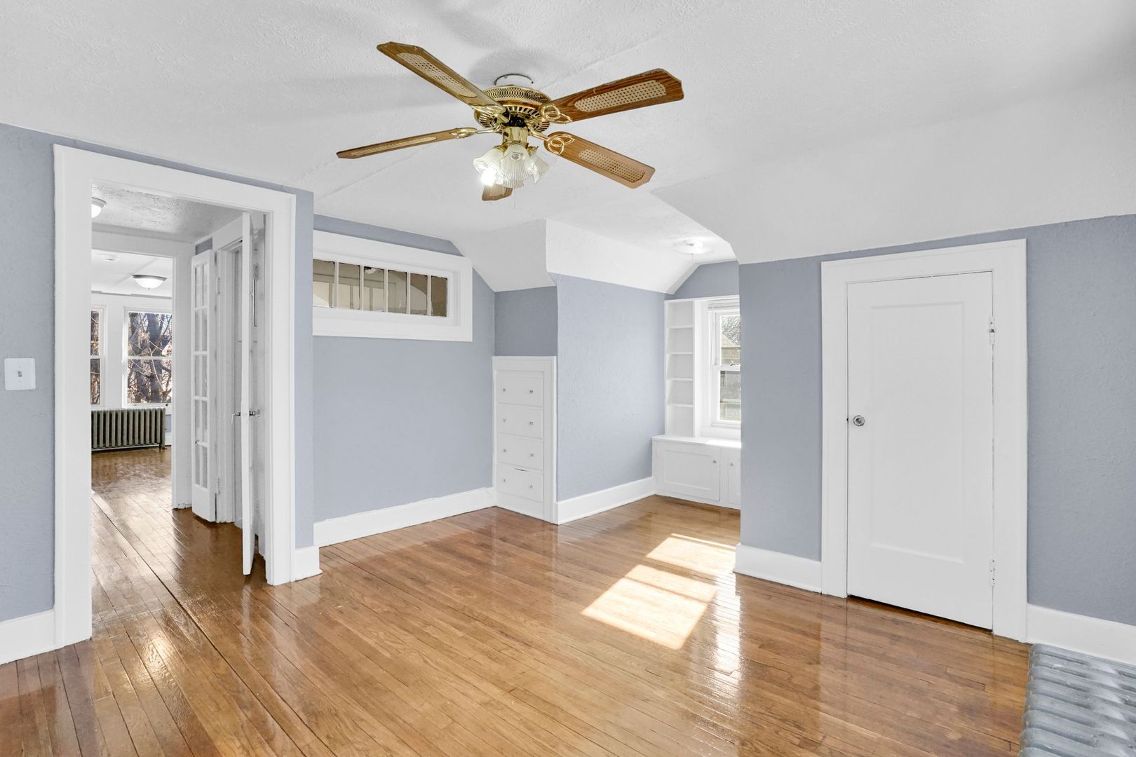 Springfield Apartment: 26 Wigwam Place