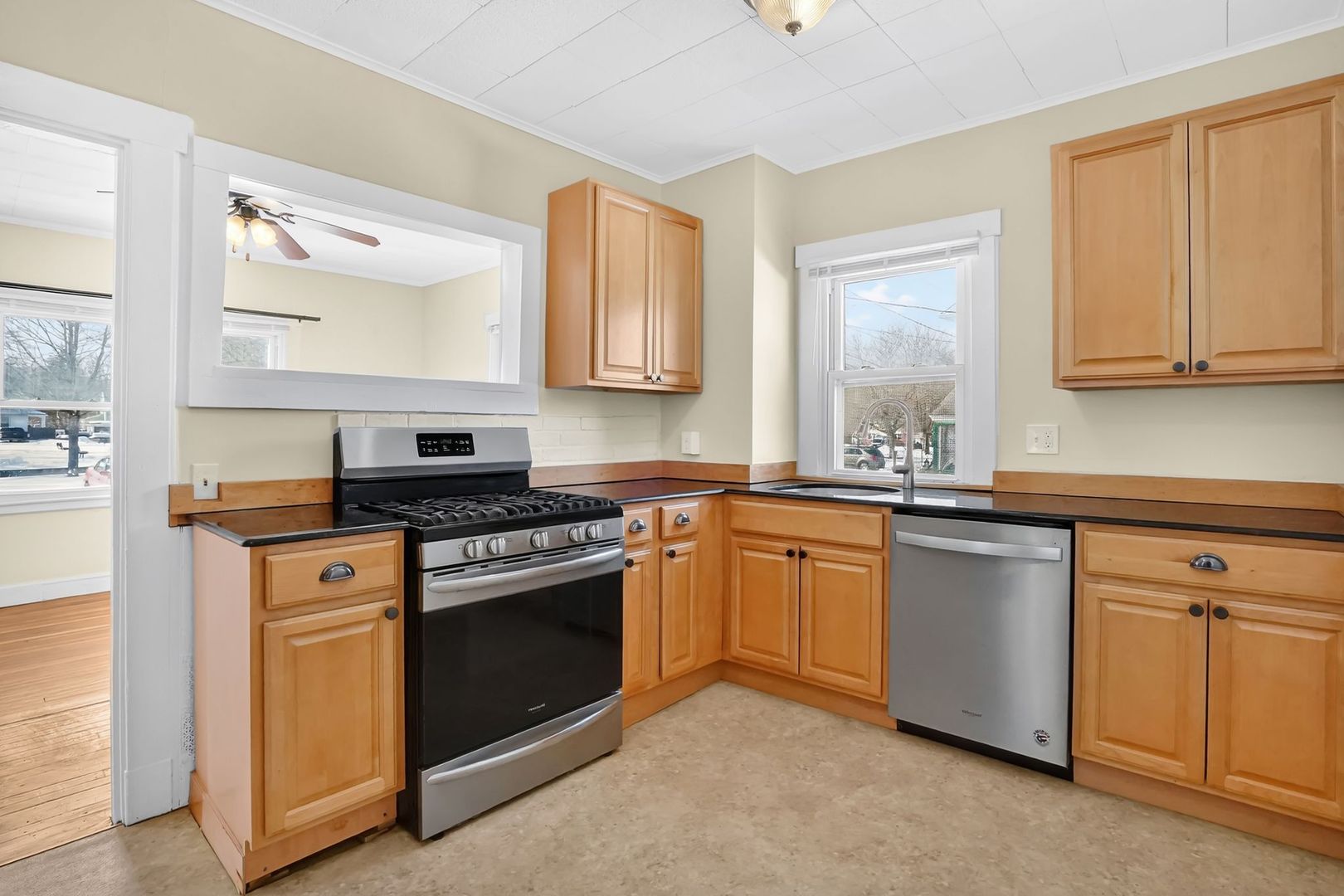 Easthampton Apartment: 157-159 Pleasant Street