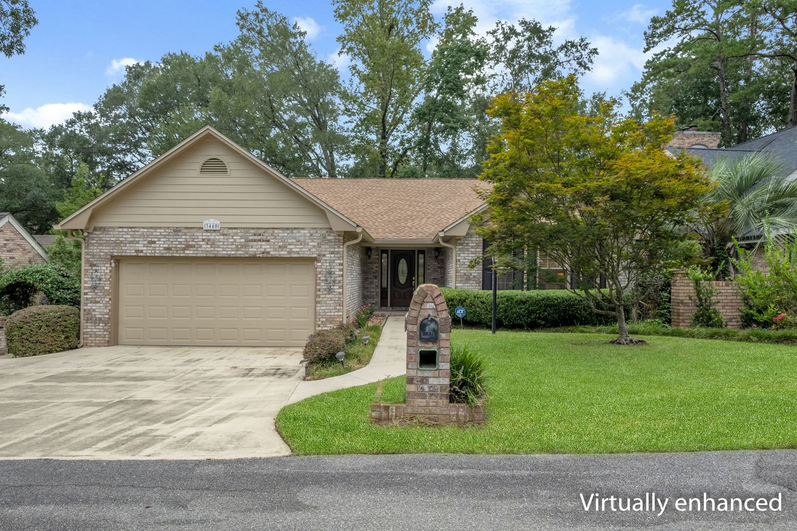 Tallahassee House: 3440 Jonathan's Landing Road