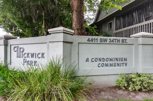 Convenient Townhome In SW Pickwick Park – photo 1