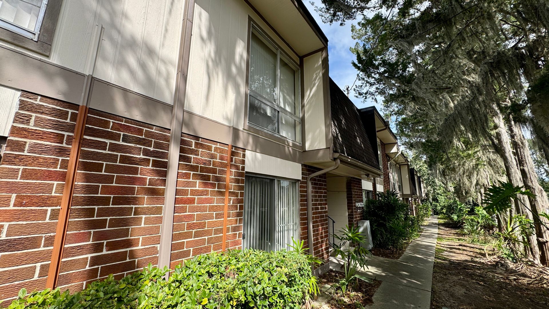 Gainesville House: 1700 SW 16th CT. Unit P-23
